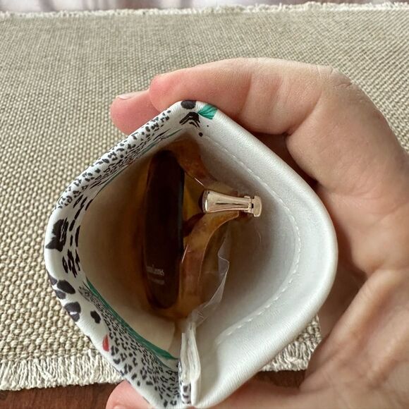 New Soft Glasses Case Pouch. Snap Closure. Soft interior with attached cloth - Picture 4 of 6